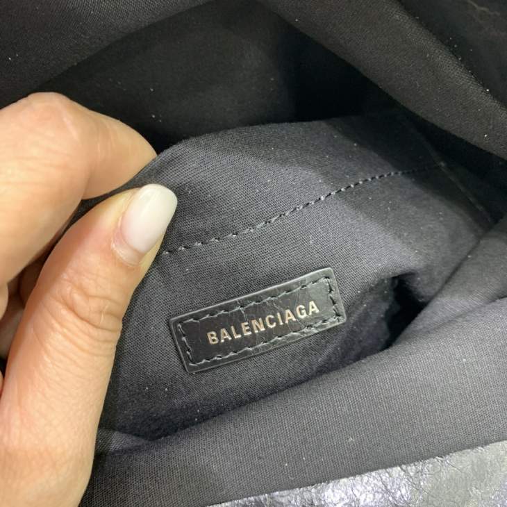 Picture of Balenciaga Handbags _SKUfw180112761fw